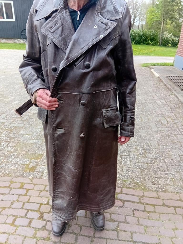 Vintage Leren Lange Jas - Stug, Zwaar en Muf, Kleding | Heren, Jassen | Winter, Ophalen, Overige maten, Gedragen, Onbekend
