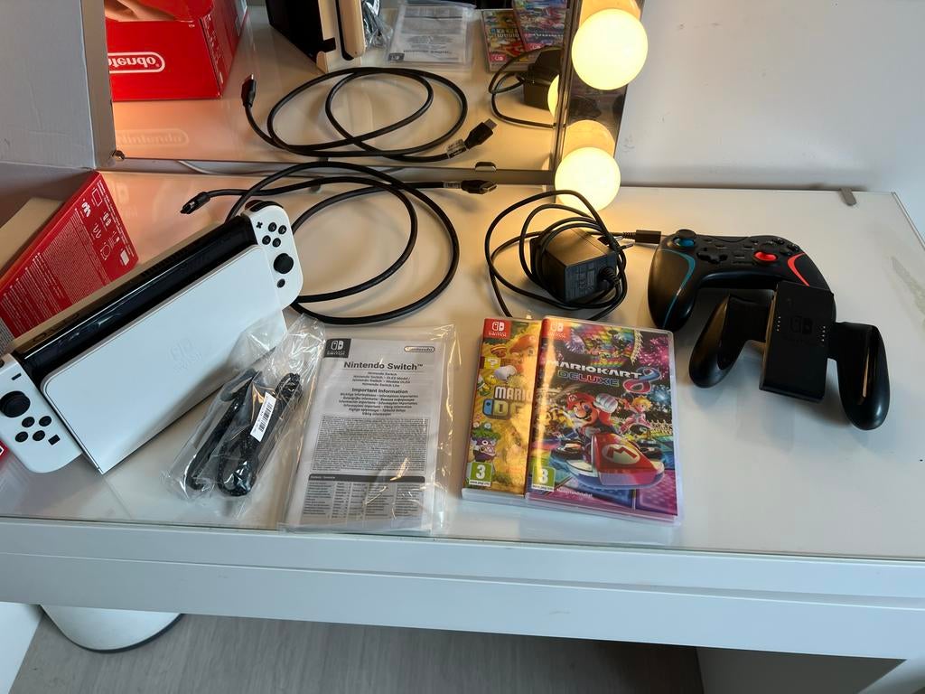 Nintendo Switch OLED compleet met 2 spellen + extra controll, Spelcomputers en Games, Ophalen, Racen en Vliegen, Eén computer