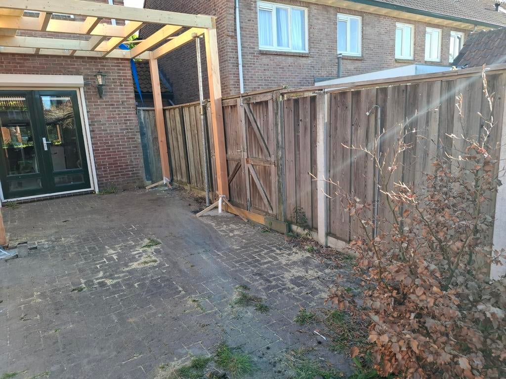 Houten schutting met poort, Ophalen, 6 meter of meer, Hout, 1 tot 2 meter