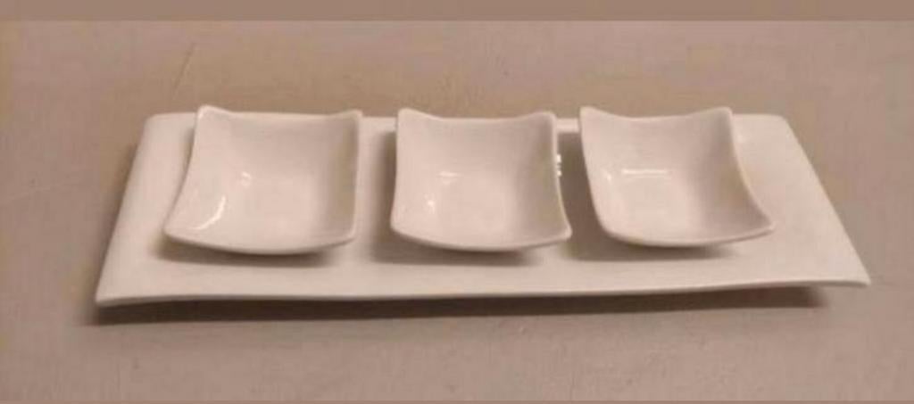 3 stuks porseleinen nootjes schalen met een porseleinen bord, Ophalen of Verzenden, Nieuw