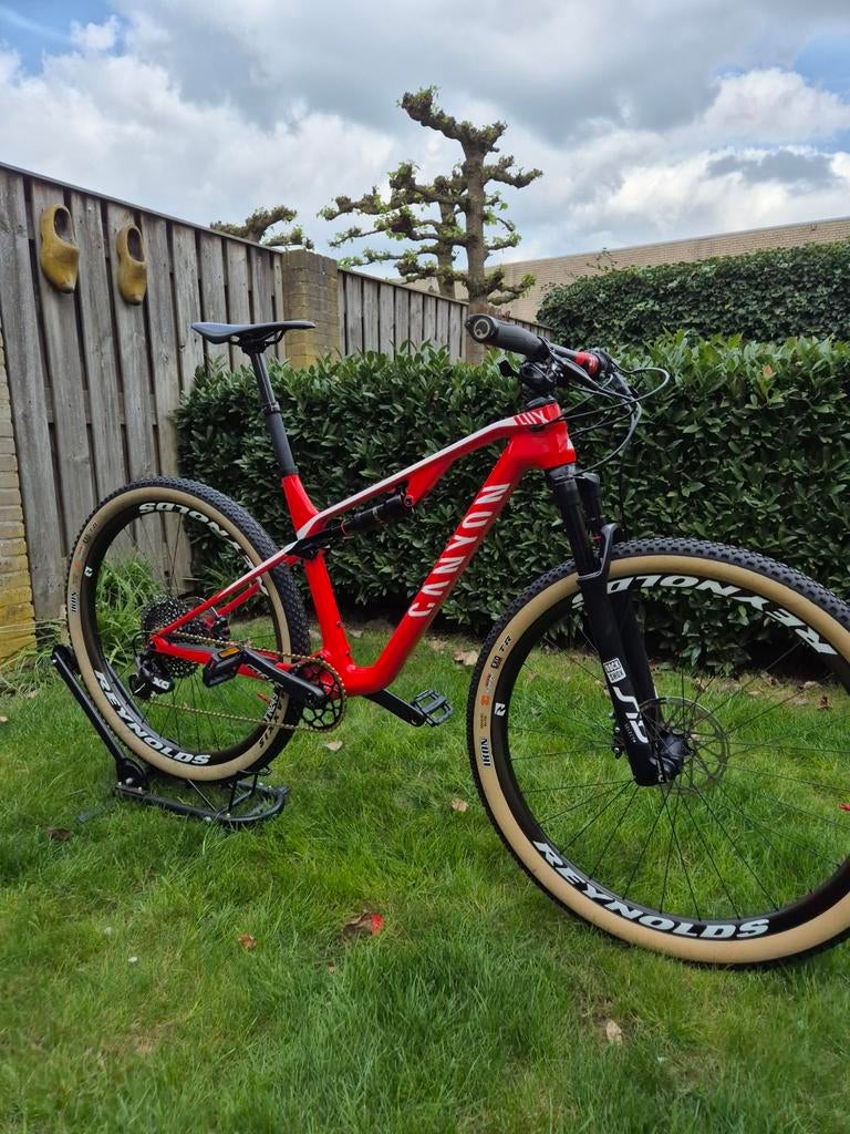 Canyon Lux Full Carbon Fully , Nieuwstaat met Carbon Wielset, Ophalen