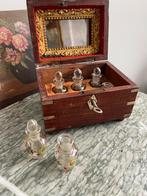 Antiek Kistje - Parfum, Antiek en Kunst, Ophalen of Verzenden