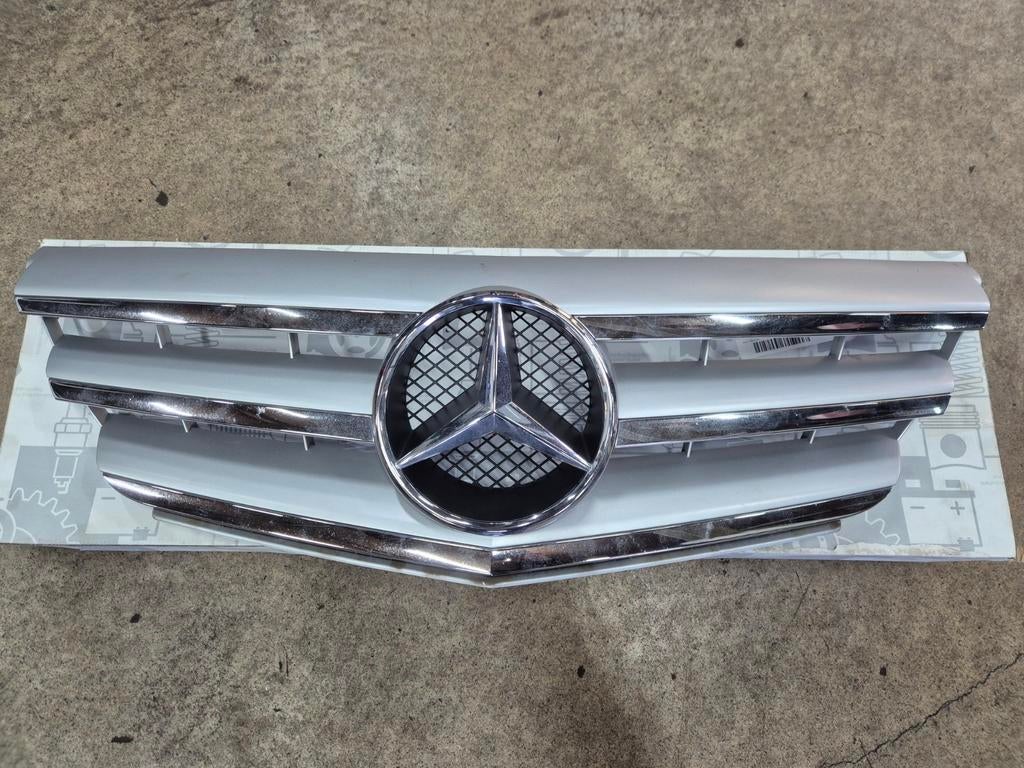 Mercedes-Benz B-klasse gril + embleem (z.g.a.n), Gebruikt, Voor, Mercedes-Benz, Ophalen of Verzenden