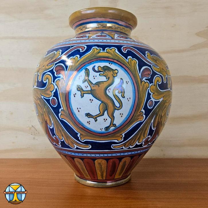 Vintage Majolica Italiaanse Vaas met leeuw-rampant (H27cm), Antiek en Kunst, Antiek | Vazen, Ophalen of Verzenden