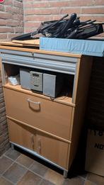 Gratis af te halen: Kast, hangers, pennen, verhuisdoos, Huis en Inrichting, Ophalen, 25 tot 50 cm