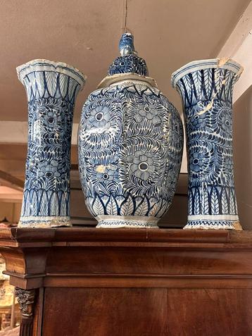 Antieke delft vazen, kast stel 50cm beschikbaar voor biedingen