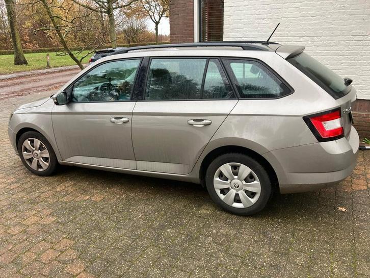 Skoda Fabia 1.0 75pk Greentech 2015 Beige, Auto's, Skoda, Particulier, Fabia, Benzine, A, Stationwagon, Handgeschakeld, Origineel Nederlands