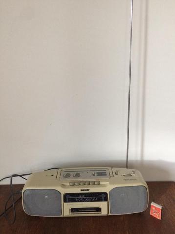 Sony CFS-200L witte radio cassette recorder wit eighties beschikbaar voor biedingen