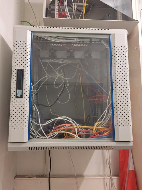 Een serverkast / patchkast in goede staat vh merk Alfaco !, Witgoed en Apparatuur, Overige Witgoed en Apparatuur, Gebruikt, Ophalen