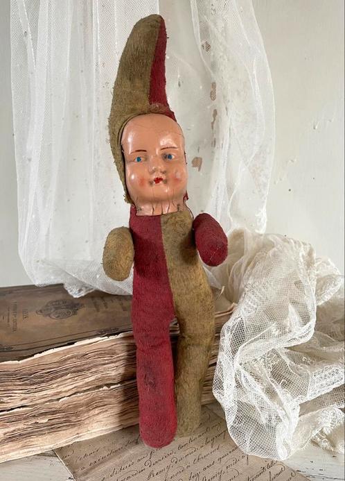Brocante oud popje met punt mutsje stro gevuld, Antiek en Kunst, Curiosa en Brocante, Verzenden