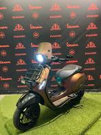 Vespa Sprint 2023 Brom! Custom Red to Gold Full Malossi 80cc, Fietsen en Brommers, Scooters | Vespa, Ophalen of Verzenden, Zo goed als nieuw