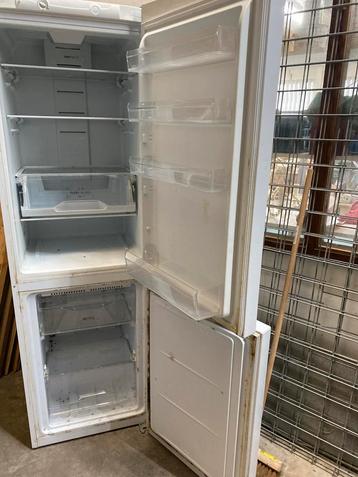 Koel-vriescombinatie & Koelvitrine - Indesit beschikbaar voor biedingen