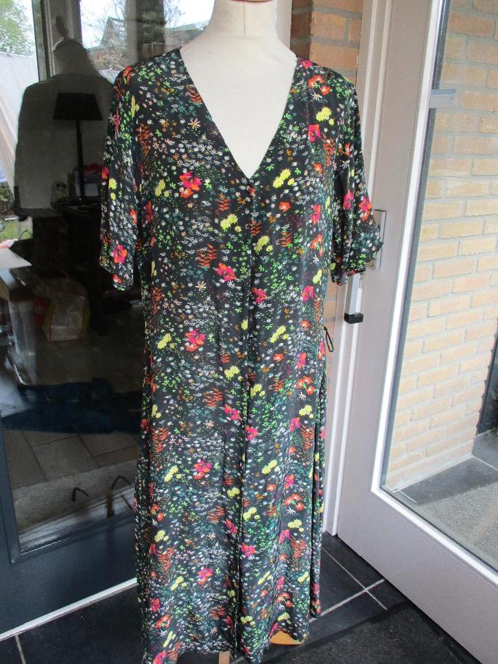Pom Amsterdam, size M, Kleding | Dames, Jurken, Zo goed als nieuw, Maat 38/40 (M), Overige kleuren, Onder de knie, Verzenden