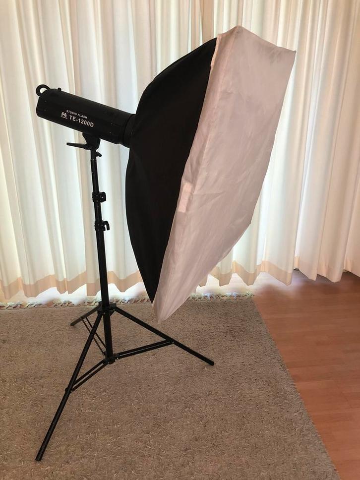 Falcon Eyes TE-1200D Studiolamp, Softbox, filters, klemmen, Audio, Tv en Foto, Fotografie | Fotostudio en Toebehoren, Gebruikt