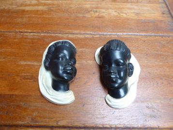 2 gipsen wanddecoraties beschikbaar voor biedingen