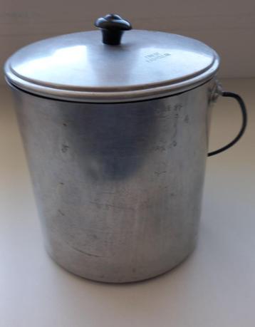 aluminium melkemmertje (Chrest Brand 4) uit de jaren 50 beschikbaar voor biedingen