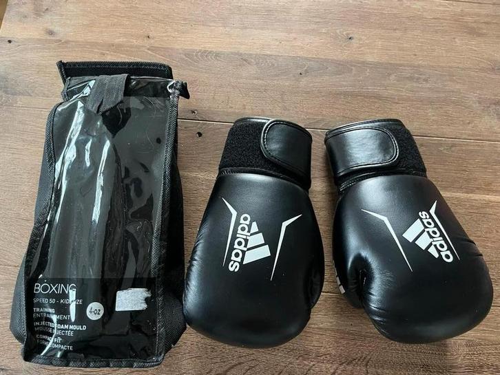 Adidas Speed 50 JR Bokshandschoenen.        4 oz nieuw., Sport en Fitness, Boksen, Nieuw, Bokshandschoenen, Ophalen of Verzenden