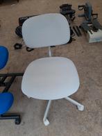 2 bureaustoelen: Knie- en bureaustoel, Ophalen