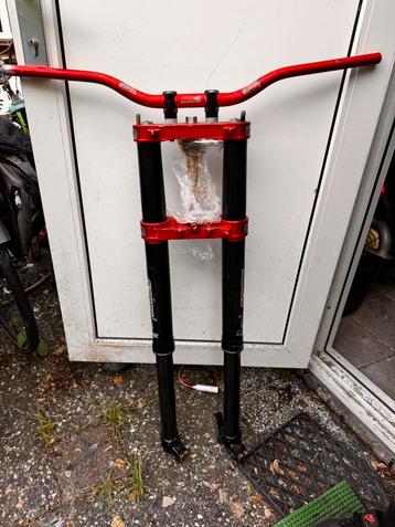Crf 250 / 450 stuur kroonplaten nekken rood beschikbaar voor biedingen