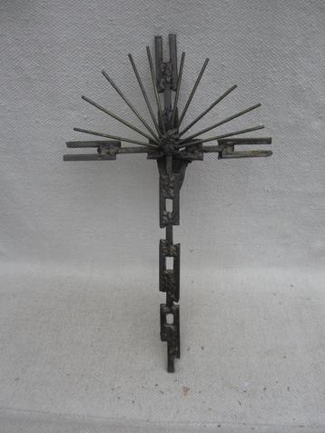 Vintage brutalist kruis/ crucifix jaren 70/ 80 beschikbaar voor biedingen