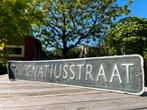 Oud straatnaambord St Ignatiusstraat Breda, Huis en Inrichting, Woonaccessoires | Tekstborden en Spreuken, Ophalen of Verzenden