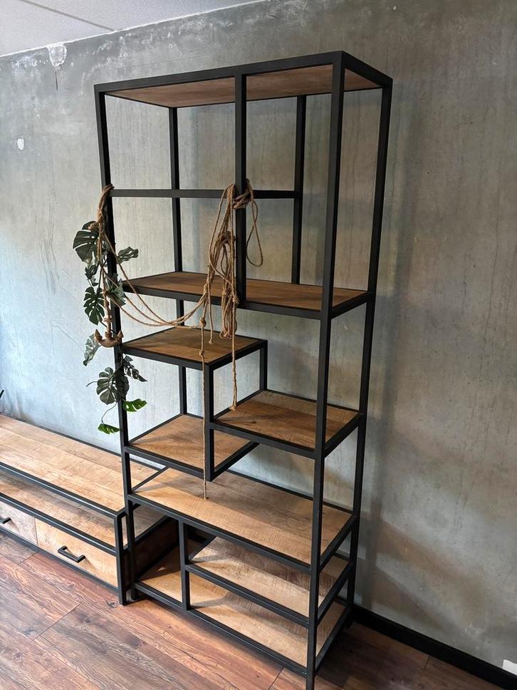 Sanders Wandkast Storm Oud Teak 210cm hoog, Huis en Inrichting, Kasten | Boekenkasten, Zo goed als nieuw, 200 cm of meer, 25 tot 50 cm