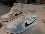 Nike air jordan 1 mid smoke grey maat 40, Ophalen of Verzenden, Nieuw, Grijs, Sneakers of Gympen