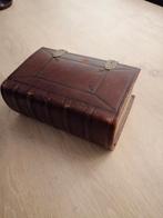 Antieke bijbel 1884. Leer en koperbeslag, Ophalen of Verzenden