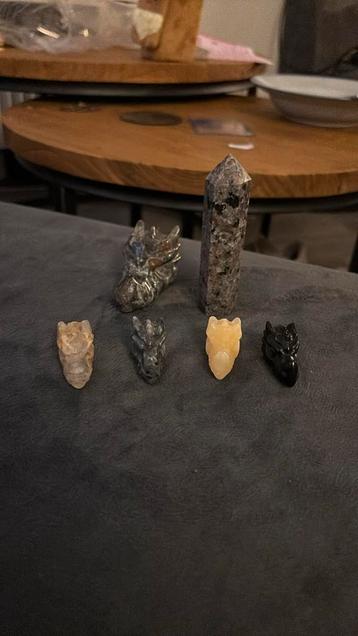 Edelstenen draak en toren beschikbaar voor biedingen