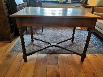 Tafel gedraaide poten 110x78 beschikbaar voor biedingen