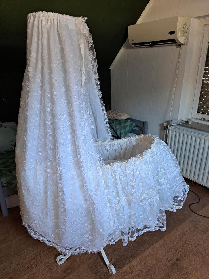 Wieg rotan met ijzeren voet, Kinderen en Baby's, Babywiegjes en Ledikanten, Gebruikt, Wieg, Ophalen