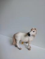 Schleich Camargue merrie 13609 met vaantje, Ophalen of Verzenden, Zo goed als nieuw, Paard, Beeldje of Figuurtje