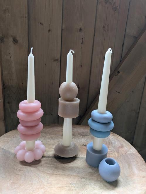 Stapel kaarsen, cadeau, kandelaars. Origineel cadeau. Kado, Huis en Inrichting, Woonaccessoires | Kandelaars en Kaarsen, Zo goed als nieuw
