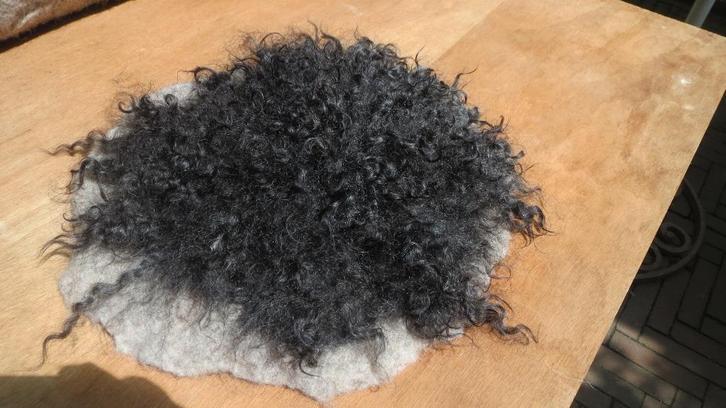 gevilt vachtje, Gotland, kussen, kruk, stoel, doorsnede 35cm, Huis en Inrichting, Woonaccessoires | Kussens, Nieuw, Grijs, Overige vormen