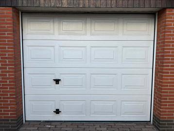 Sectionaal garage deur beschikbaar voor biedingen