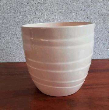 Vintage keramieken bloempot   beschikbaar voor biedingen