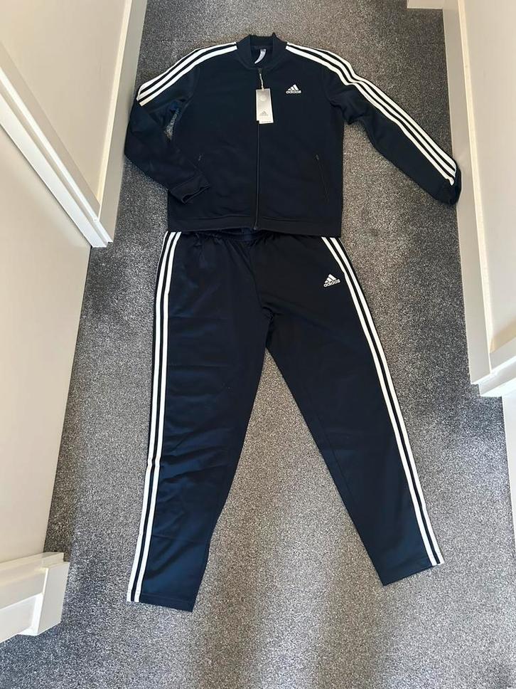 Nieuw origineel trainingspak van Adidas maat M te koop, Kleding | Dames, Sportkleding, Nieuw, Overige typen, Maat 38/40 (M), Zwart