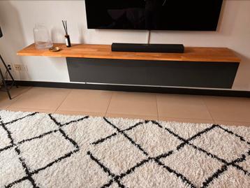 Zwart tv meubel met eiken plank (meubella)