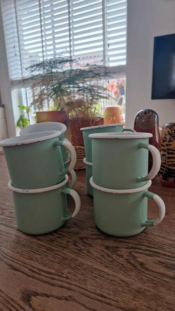 8 Emaille Mokken Mintgroen/Wit beschikbaar voor biedingen