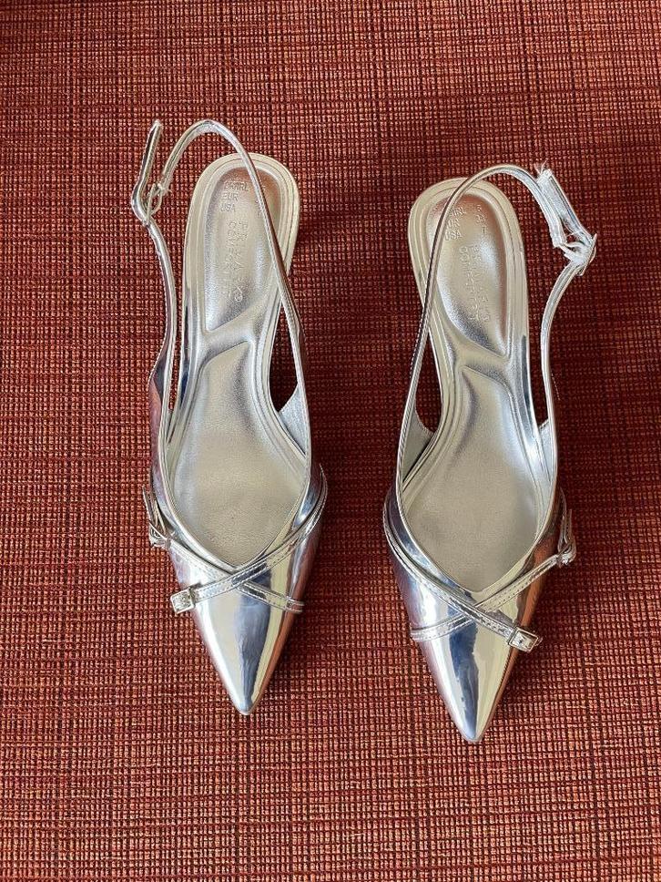 NIEUWE zilverkleurige pumps met open hak maat 38, Kleding | Dames, Schoenen, Nieuw, Pumps, Overige kleuren, Verzenden
