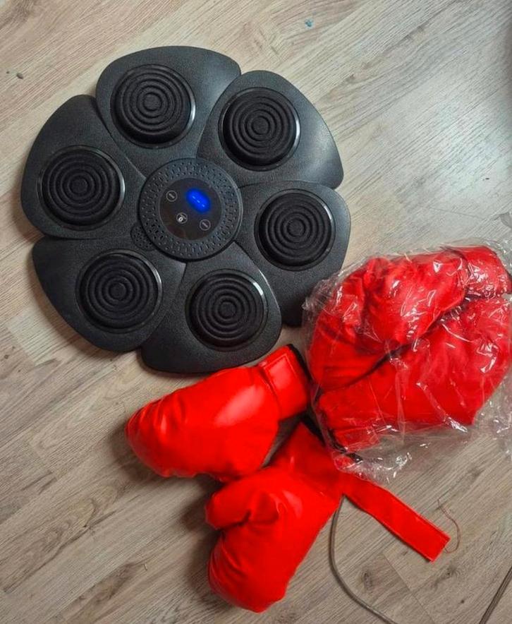 Boks set met handschoenen en reactie trainer, Sport en Fitness, Boksen, Gebruikt, Bokshandschoenen, Ophalen of Verzenden