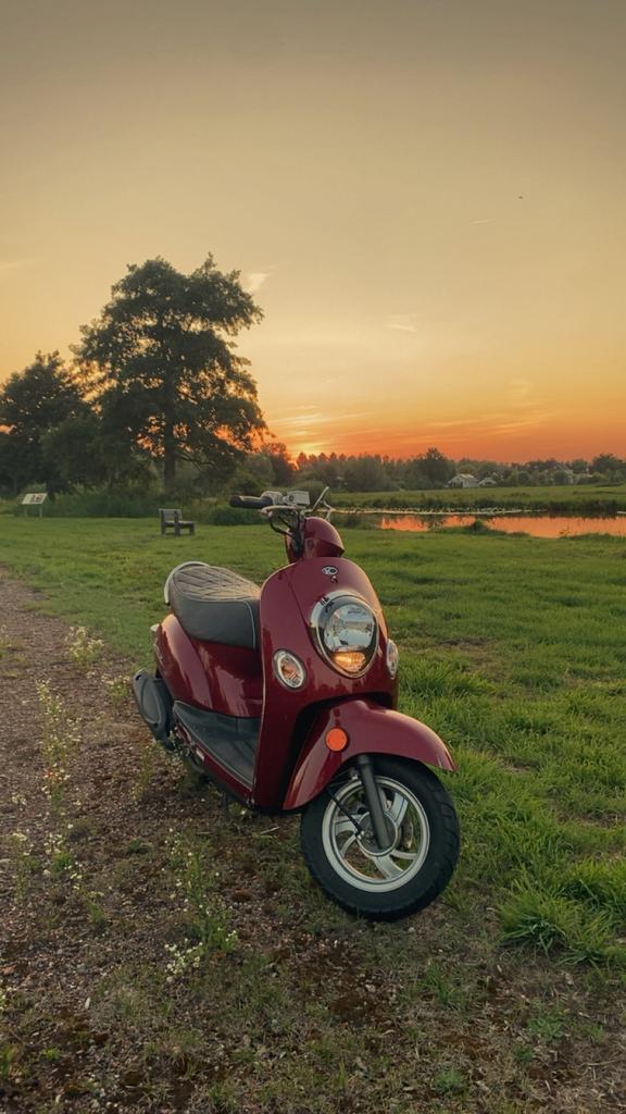 Kymco sento 50 2x, Fietsen en Brommers, Snorfietsen en Snorscooters, Zo goed als nieuw, Kymco, Benzine, Ophalen