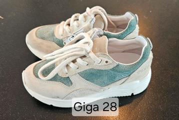 Giga sneakers beschikbaar voor biedingen