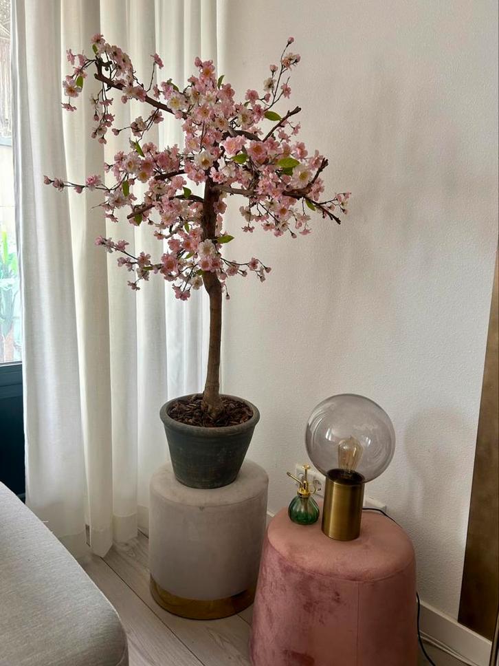 Zijde roze bloesemboom in grijze pot, Huis en Inrichting, Woonaccessoires | Kunstplanten en Kunstbloemen, Nieuw, Ophalen