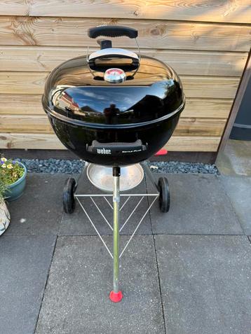 Weber Kettle plus 47 cm beschikbaar voor biedingen