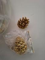 85 gouden dennenappels met glitter, Ophalen of Verzenden, Zo goed als nieuw