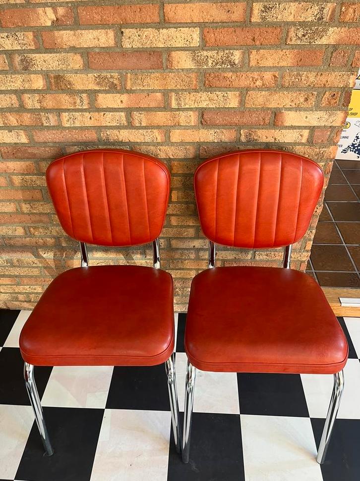Twee retro rode stoelen, Huis en Inrichting, Stoelen, Zo goed als nieuw, Twee, Leer, Overige materialen, Rood, Ophalen