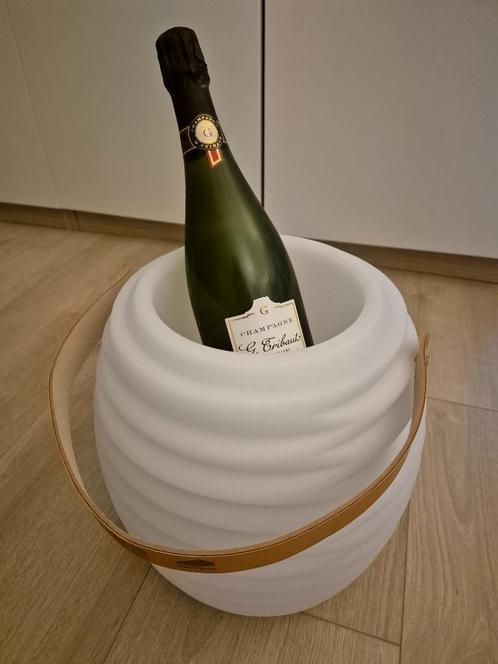 Coollux Mini Wijnkoeler met Bluetooth Speaker en LED, Huis en Inrichting, Woonaccessoires | Wijnrekken, Nieuw, Minder dan 50 cm