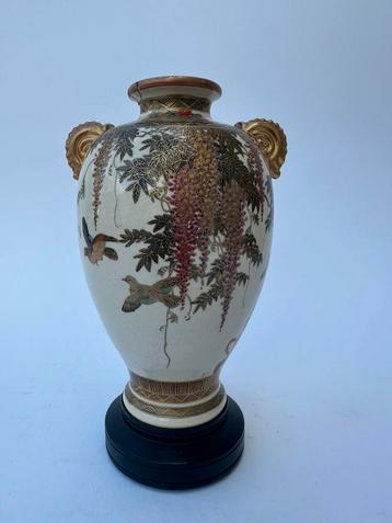 Antiek Japanse Satsuma vaas Meiji periode Wisteria 1868-1912 beschikbaar voor biedingen
