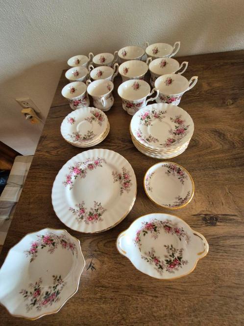 Royal Albert "Lavendel Rose", Antiek en Kunst, Antiek | Servies los, Ophalen of Verzenden